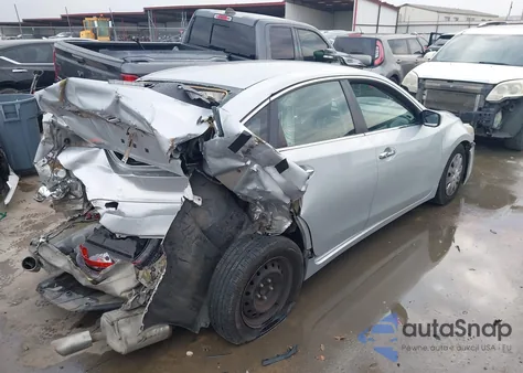 2015 Nissan Altima 2.5/2.5 S/2.5 Sl/2.5 Sv z USA, uszkodzony, nr VIN 1N4AL3AP2FN383868